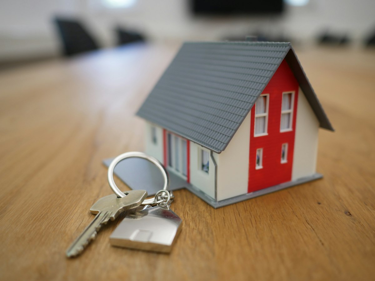 Homeowners insurance policy documents and keys